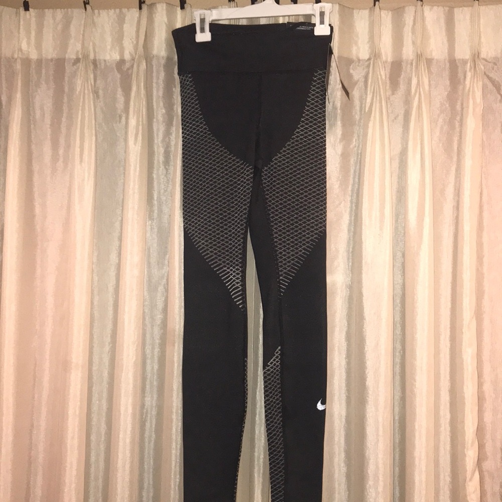 Nike Zonal strength running tight